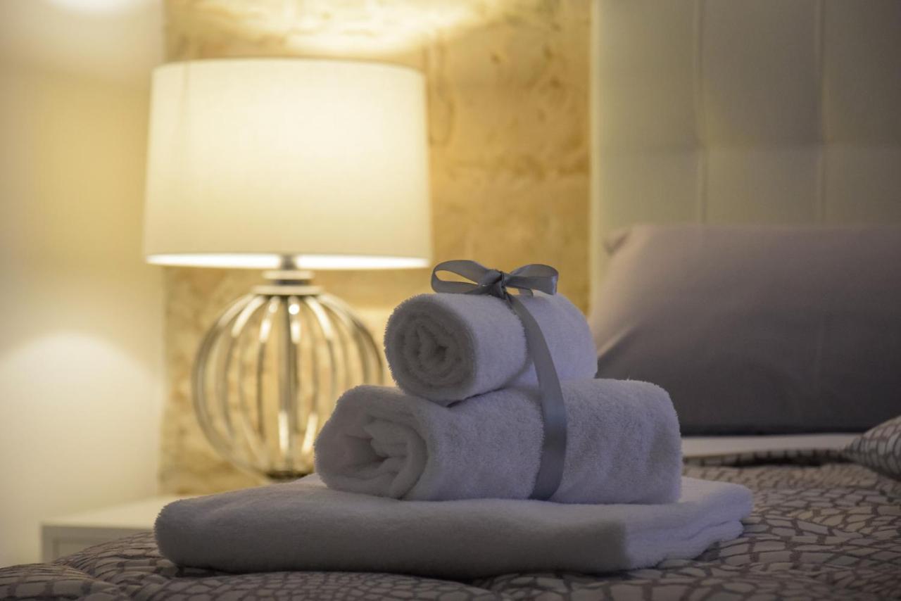 Ferrante D'Aragona Rooms レッチェ エクステリア 写真