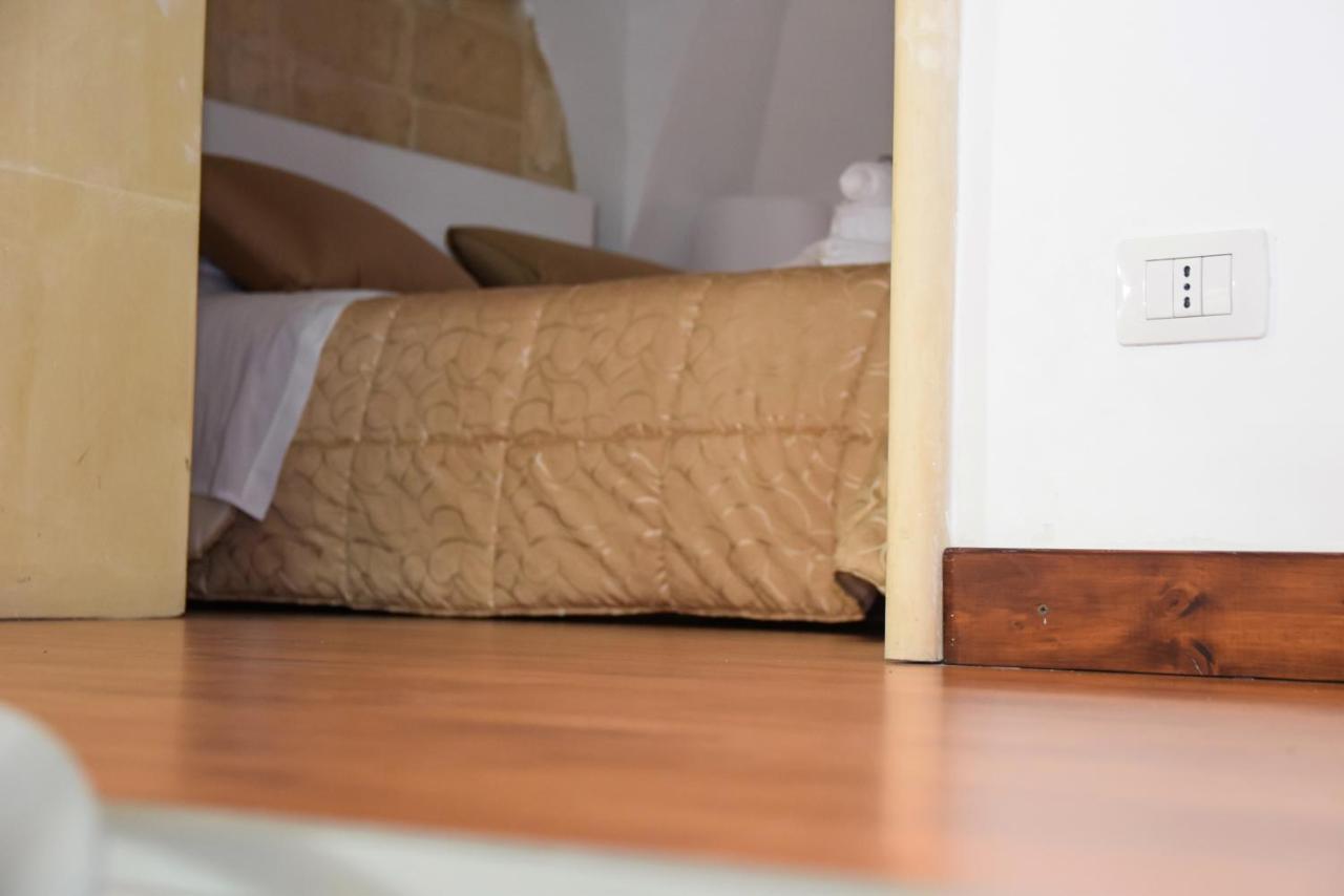 Ferrante D'Aragona Rooms レッチェ エクステリア 写真